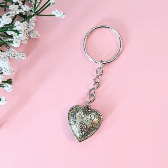 Heart Keychain | Handcrafted | Made with New and Preloved Repurposed Jewel… - Picture 1 of 3